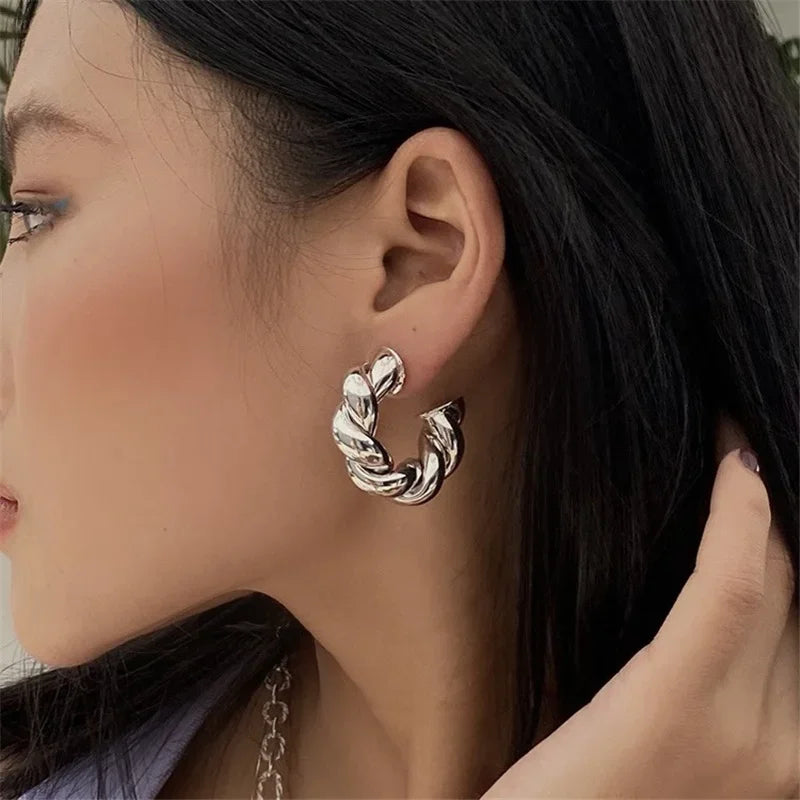 Trendy Circle Twists Earring for Women Simple Temperament Hyperbole Gold Color Ear Daily Wear Jewelry Party Earrings for Women